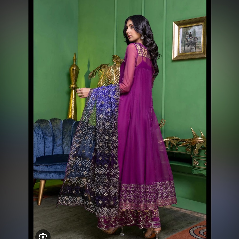 Elegant Purple Women's Dress with Intricate Patterns - Picture 2 of 3